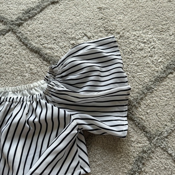 House of Harlow Bree crop top Black and White ruffle stripped off shoulder small - Picture 6 of 11